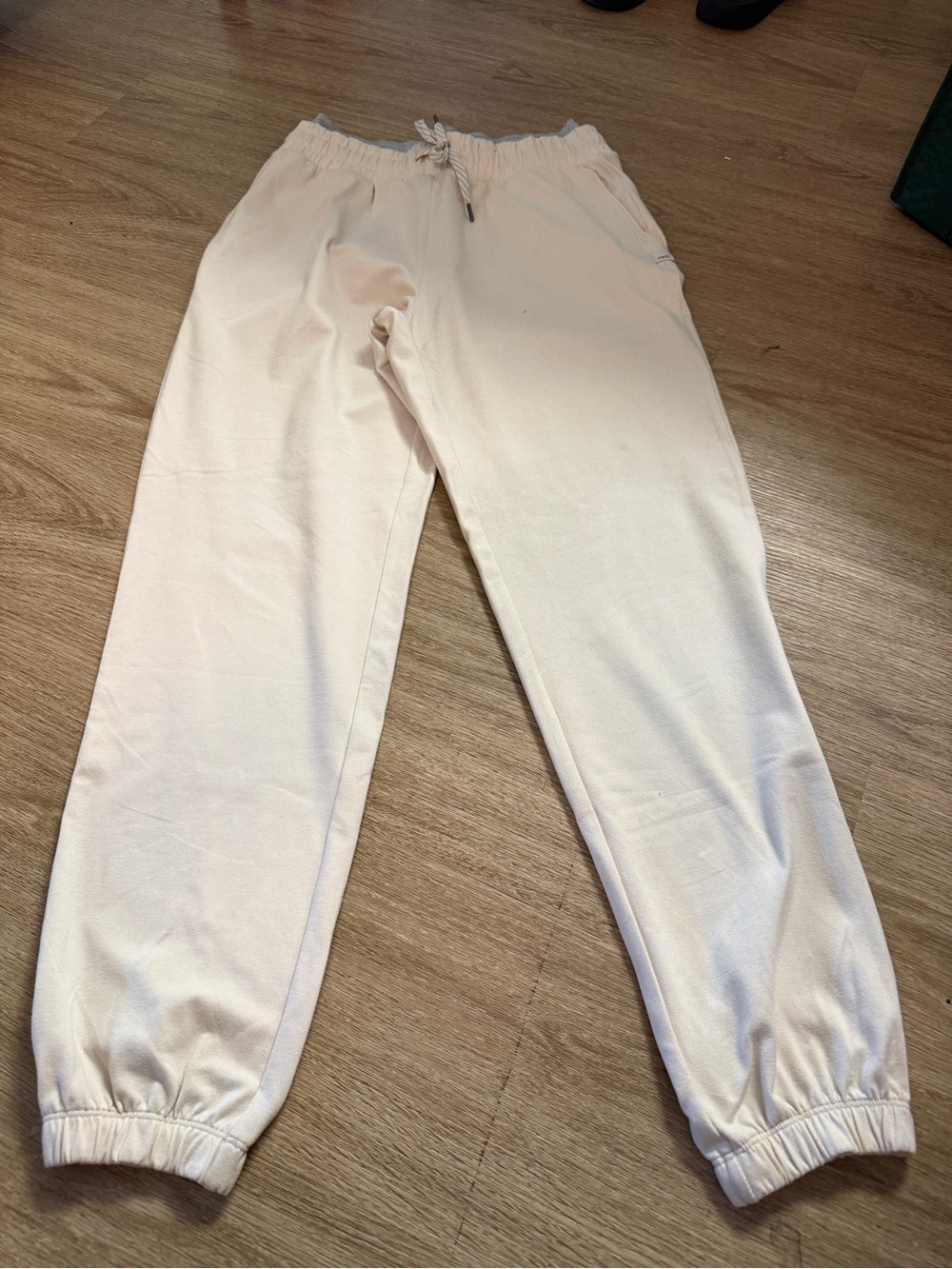 Brand new Vuori Cream Jogger Sweatpants with Heather Grey size xs